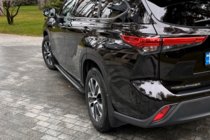 Toyota Highlander 2019– OEM bočné nášľapy (2024+, 2 ks, hliník) fotografia 7