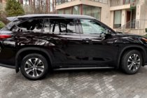 Toyota Highlander 2019– OEM bočné nášľapy (2024+, 2 ks, hliník) fotografia 3