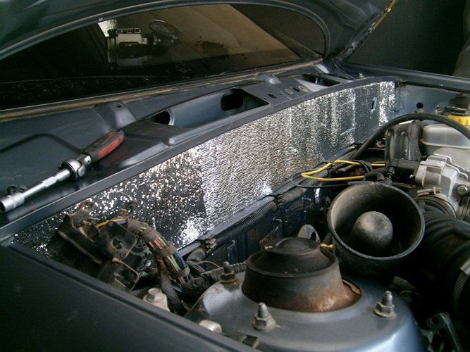 Oplatí sa odhlučniť motorový priestor auta?