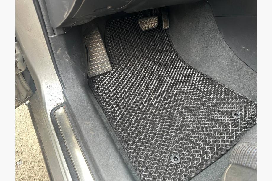 Toyota Avensis 2003–2009 EVA rohože do interiéru V-2 (čierne) Image