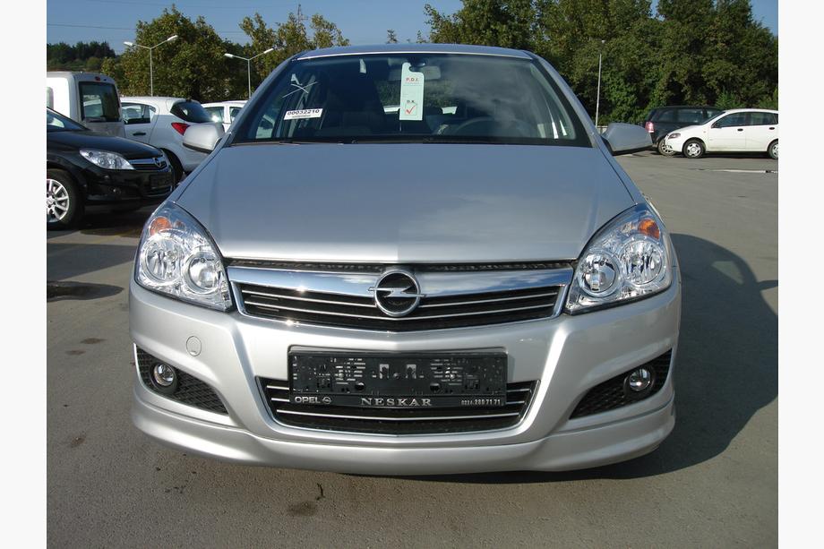 Opel Astra H 2004–2013 Predný spodný lip spojler Sedan (na lakovanie) Image