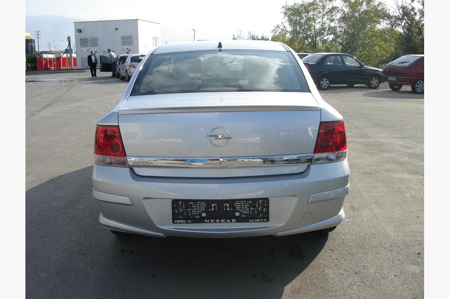 Opel Astra H 2004–2013 Zadný spodný difúzor Sedan (na lakovanie) Image