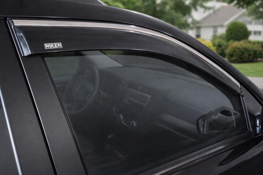 Kia Sportage 2004–2010 Okenné deflektory s chrómovou lištou Niken Luxury (4 ks) Fotografia 3