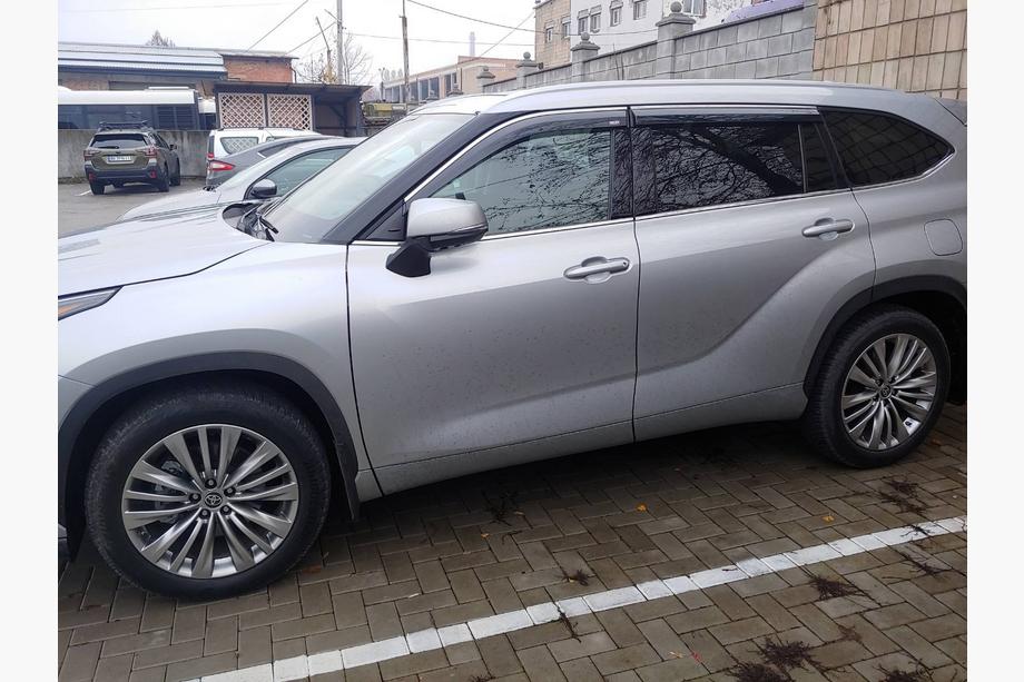 Toyota Highlander 2019– Okenné deflektory s chrómovou lištou Niken Luxury (4 ks) Fotografia 11