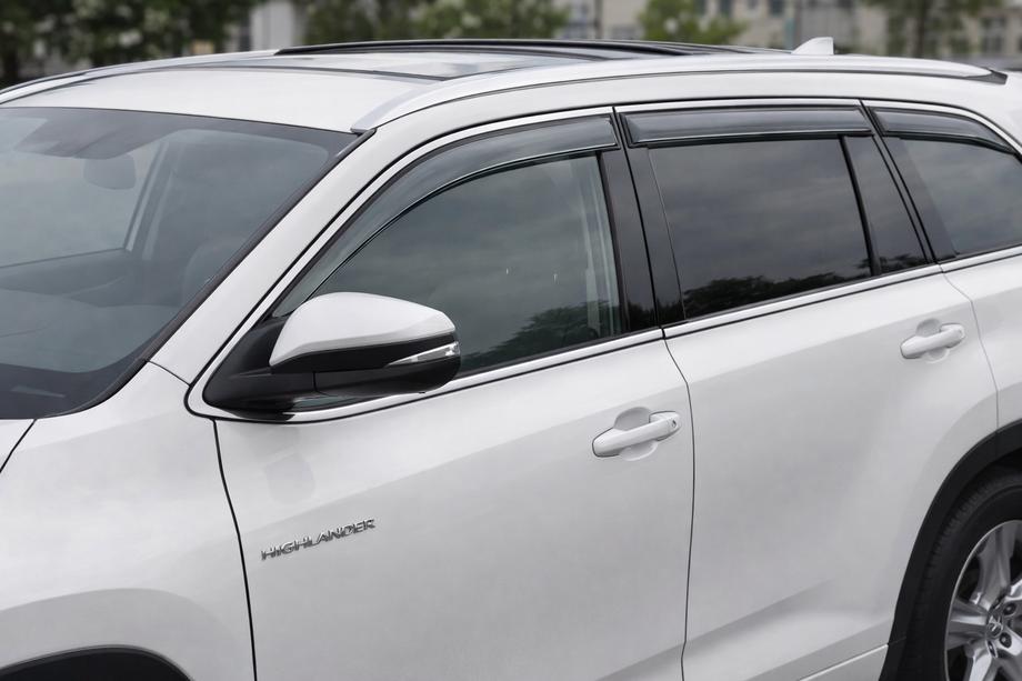 Toyota Highlander 2013–2019 Okenné deflektory s chrómovou lištou Niken Luxury (6 ks) Fotografia 1