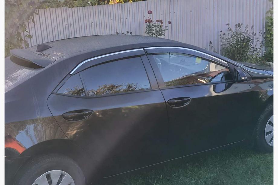 Toyota Corolla 2013–2019 Okenné deflektory s chrómovou lištou Niken Luxury (4 ks) Fotografia 1