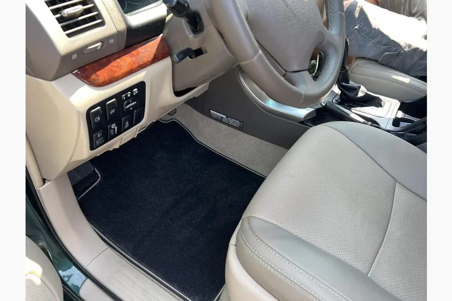 Toyota Land Cruiser Prado 120 2002–2009 Textilné koberce Deluxe (2 rady, čierne) Fotografia 1