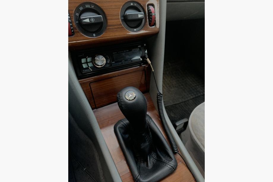 Mercedes E-trieda W124 1984–1997 Kožená hlavica radiacej páky s manžetou Image