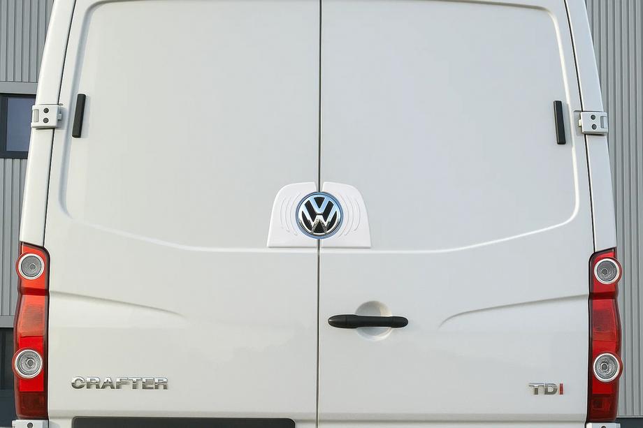 Volkswagen Crafter 2006–2016 Rámik zadného loga (nerez) Image