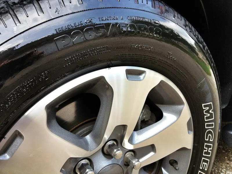 Čím možno začierniť pneumatiky auta v domácich podmienkach?