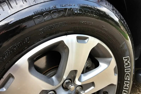 Čím možno začierniť pneumatiky auta v domácich podmienkach?