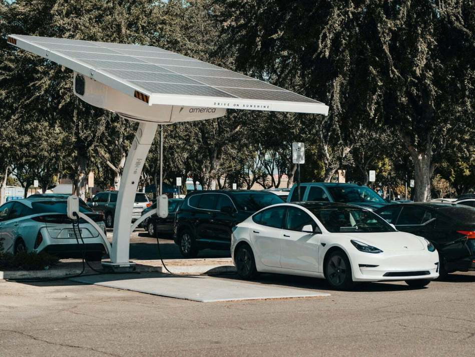 Výhody a nevýhody kúpy jazdeného elektromobilu: Oplatí sa?
