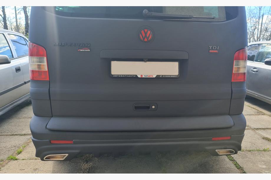 Volkswagen T5 Caravelle 2004–2010 Plastová lišta na veko batožinového priestoru (na lakovanie) Fotografia 3