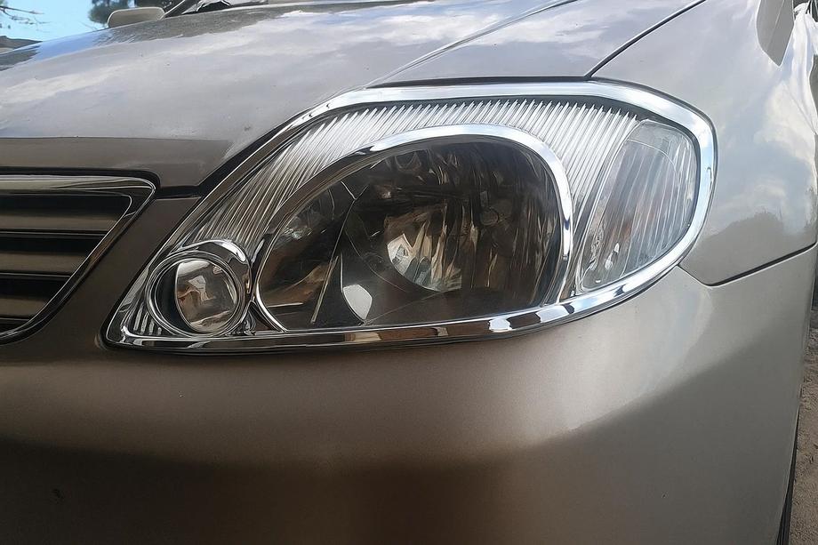 Toyota Corolla 2002–2007 Kryty svetlometov V1 (2002-2004, 2 ks, plast) Image