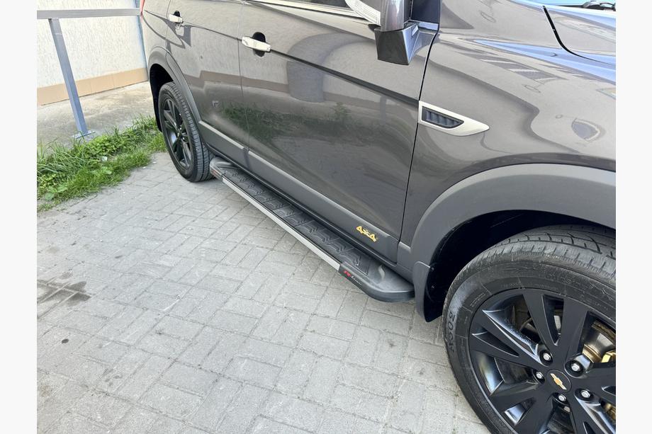 Chevrolet Captiva 2006–2019 Bočné nášľapy RedLine V1 (2 ks, hliník) 2016-2019 Image
