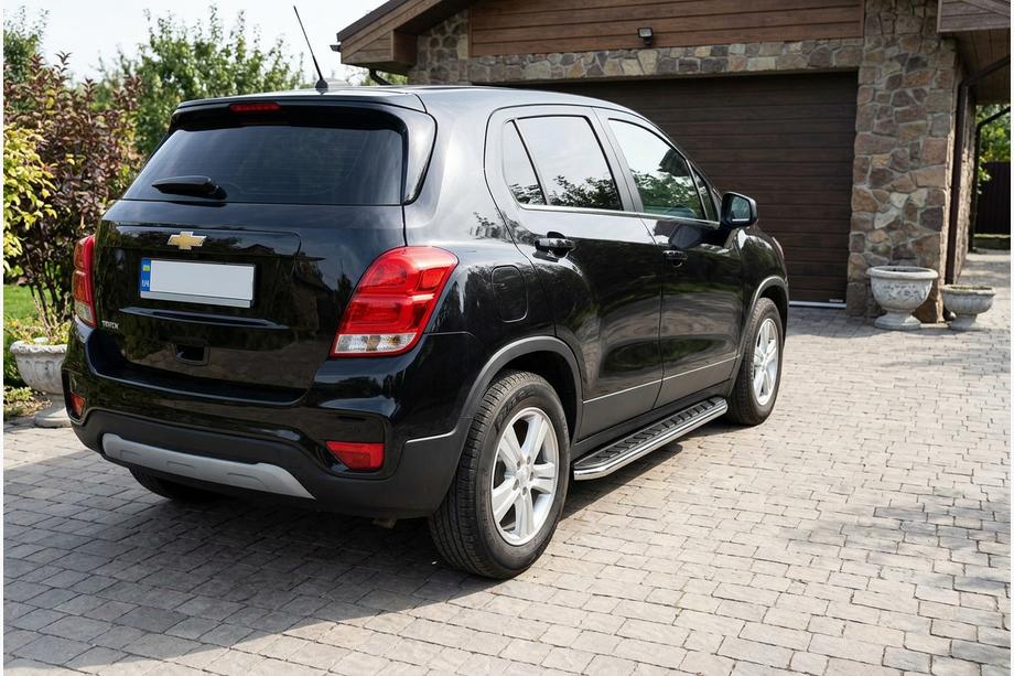 Chevrolet Trax 2012–2023 Bočné prahy Maydos V1 (2 ks, hliník ↗ nehrdzavejúca oceľ) Image