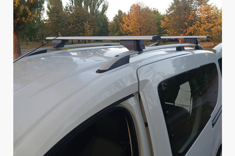 Renault Dokker 2013–2022 Strešný nosič (priečniky) na klasické pozdĺžne lyžiny, uzamykateľný Wizard V1 (2 ks) 150 cm, Čierna Image