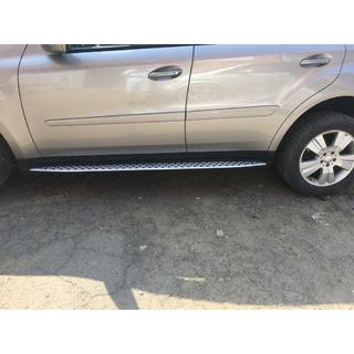 OEM bočné nášľapy (2 ks, hliník) Mercedes ML W164 2005–2011 fotografia 3