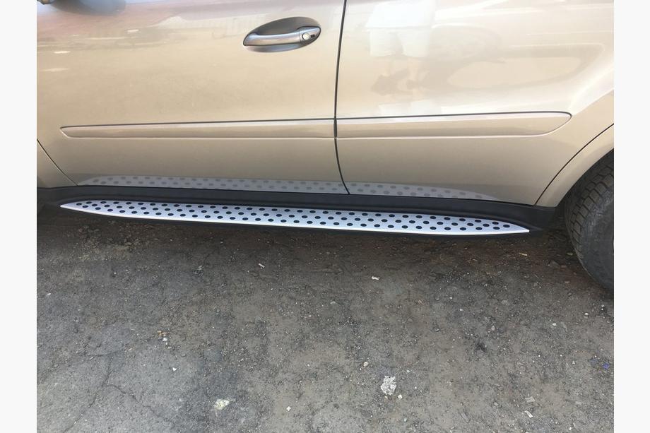 Mercedes ML W164 2005–2011 OEM bočné nášľapy (2 ks, hliník) Fotografia 7