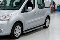 Peugeot Partner Tepee 2008–2018 Bočné prahy Maydos V1 (2 ks, hliník ↗ nehrdzavejúca oceľ) fotografia 1