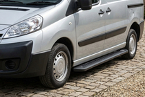 Citroen Jumpy 2007–2017 Bočné nášľapy Allmond Black (2 ks, hliník) fotografia 1