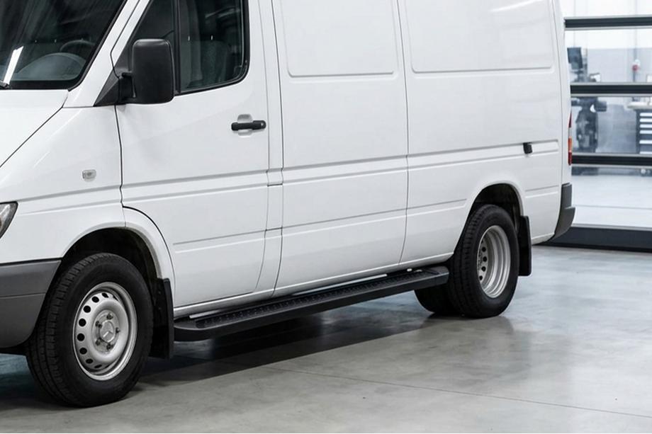 Volkswagen LT 1995–2006 Bočné nášľapy Allmond Black (2 ks, hliník) Image