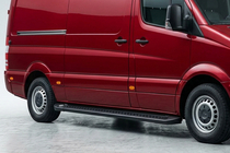 Volkswagen Crafter 2006–2016 Bočné nášľapy Allmond Black (2 ks, hliník) fotografia 1