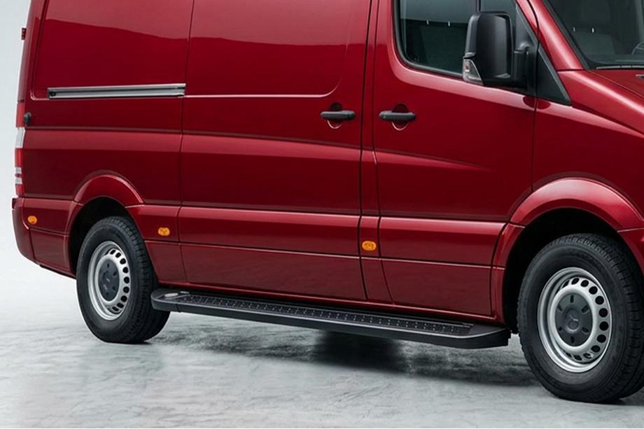 Volkswagen Crafter 2006–2016 Bočné nášľapy Allmond Black (2 ks, hliník) Image