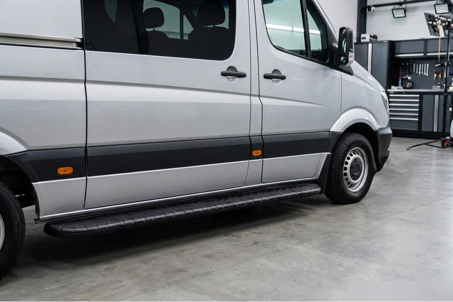 Volkswagen Crafter 2006–2016 Bočné nášľapy Bosphorus Black (2 ks, hliník) Image