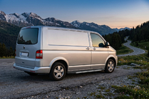 Volkswagen T5 Transporter 2003–2010 Bočné nášľapy Duru (2 ks, hliník) Dlhý rázvor fotografia 2