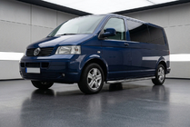 Volkswagen T5 Transporter 2003–2010 Bočné prahy Maydos V1 (2 ks, hliník ↗ nehrdzavejúca oceľ) Krátky rázvor fotografia 1