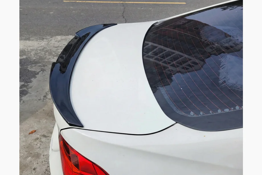 BMW rad 3 F30/F31 2012–2019 Spojler M4-Style (pre F30/F80, čierny lesklý) Image