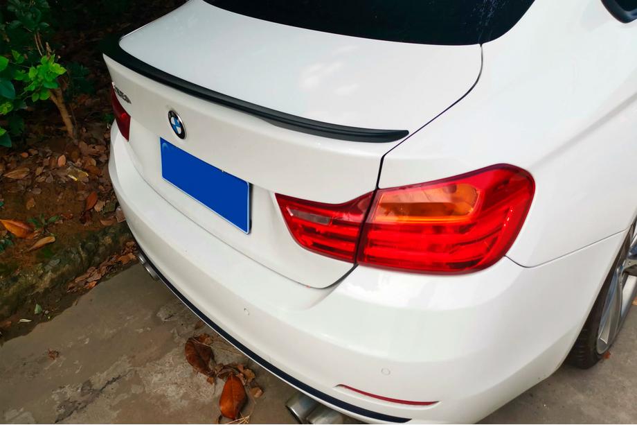 BMW 4 séria F32/F33/F36 2012–2020 Spojler P-Style (pre F32, čierny lesk) Fotografia 1