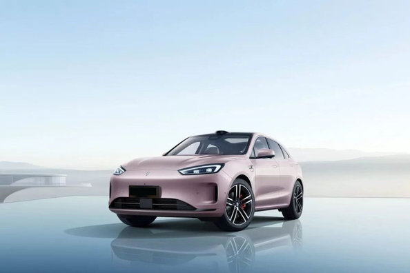 Recenzia elektrickej verzie Aito M5 EV 2025