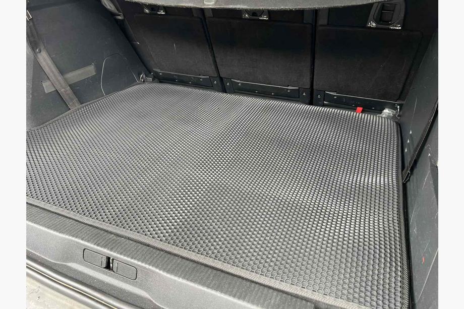 Peugeot 5008 2016–2023 Gumená vanička do kufra Carsuit (2016-2020, Čierna) Fotografia 4