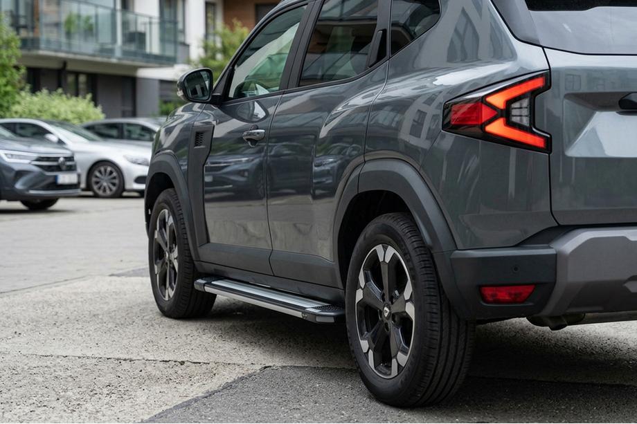 Dacia Duster 2024– Bočné nášľapy Rainbow (2 ks, hliník) Image