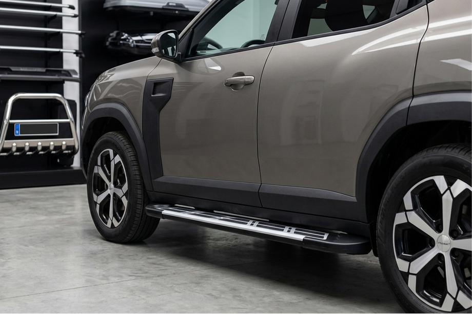 Dacia Duster 2024– Bočné prahy Sunrise (2 ks, hliník) Image