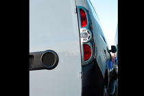 Fiat Doblo II 2010–2022 Chrómové kryty zadných svetiel (2010-2015, 2 ks, plast) fotografia 7