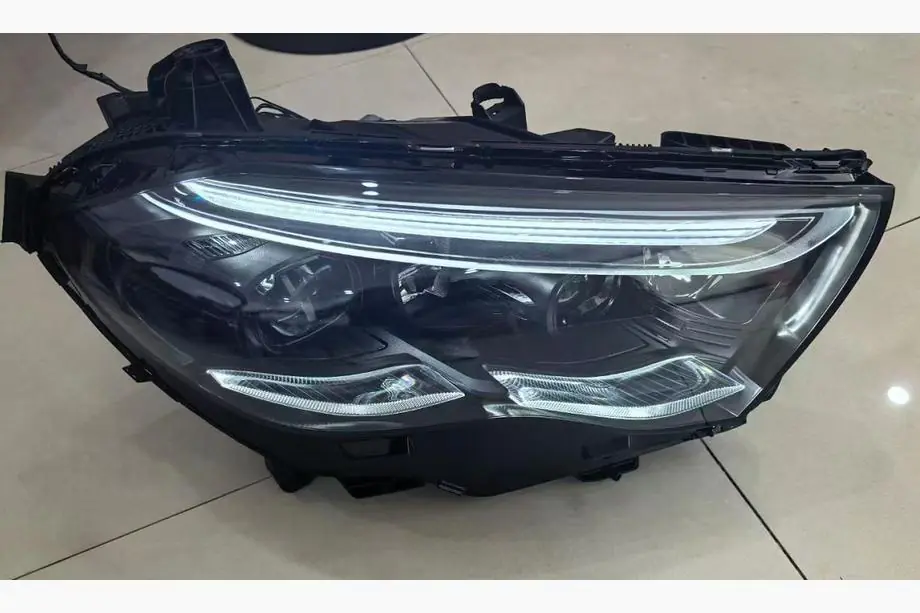 Mercedes E-class W214 2023– Predné LED svetlomety (2 ks) Image