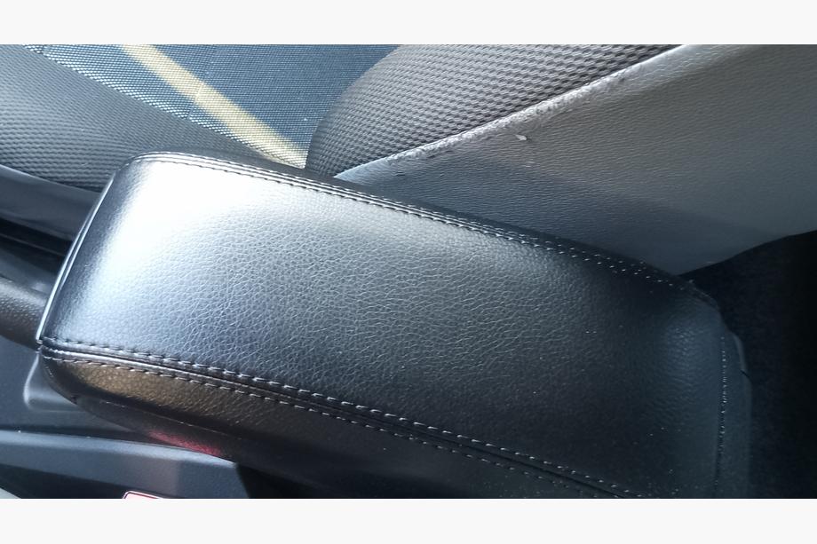 Seat Ibiza 2010–2017 Lakťová opierka (do držiaka nápojov) Fotografia 5