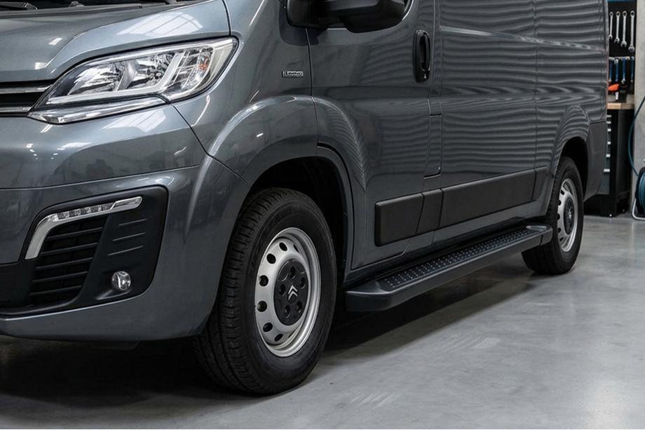 Fiat Ducato 2006–2025 Bočné nášľapy Allmond Black (2 ks, hliník) Image