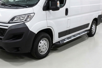 Fiat Ducato 2006–2025 Bočné nášľapy Sunrise (2 ks, hliník) fotografia 1