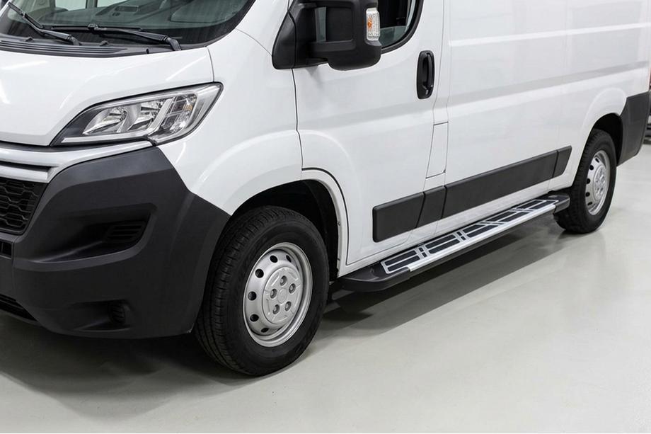 Fiat Ducato 2006–2025 Bočné nášľapy Sunrise (2 ks, hliník) Image