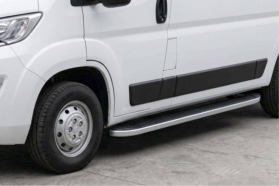 Fiat Ducato 2006–2025 Bočné nášľapy Tayga Grey (2 ks, hliník) Image