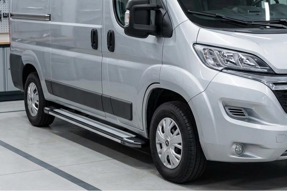 Fiat Ducato 2006–2025 Bočné nášľapy Rainbow (2 ks, hliník) Image