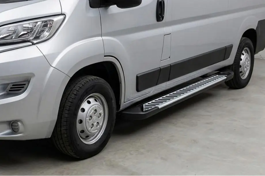 Peugeot Boxer 2006–2025 Bočné nášľapy Line (2 ks, hliník) Image
