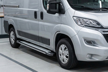 Peugeot Boxer 2006–2025 Bočné nášľapy Rainbow (2 ks, hliník) fotografia 1