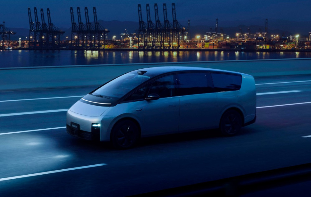 Recenzia Li Mega: futuristický minivan s rýchlym nabíjaním