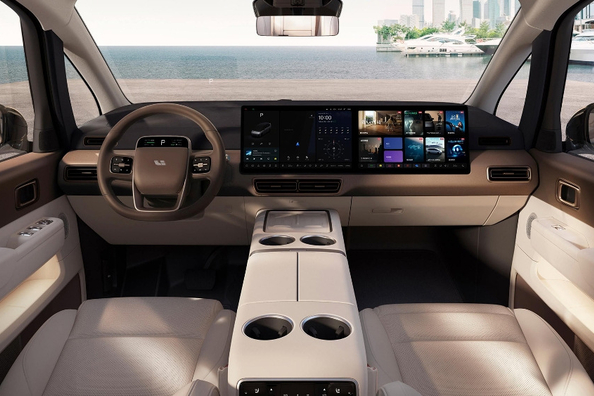 Recenzia Li Mega: futuristický minivan s rýchlym nabíjaním Fotografia 5