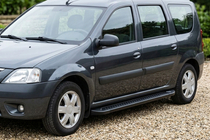 Dacia Logan MCV 2004–2014 Bočné nášľapy Allmond Black (2 ks, hliník) fotografia 1